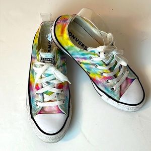 Converse Woman's Unisex Chuck Taylor All Star TieDye Sneakers / Size 6